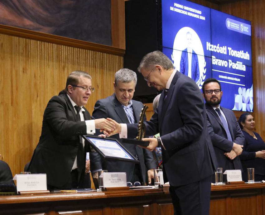 Entregan el Premio Universitario de Derechos Humanos 2024