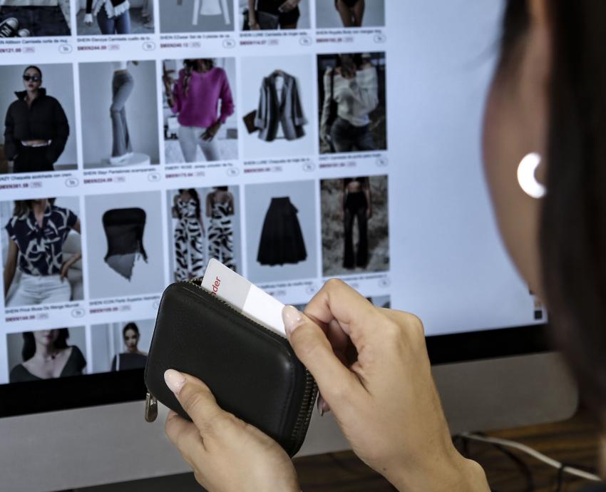 Compras en línea, lo recomendable es con tarjeta de crédito, advierte experto