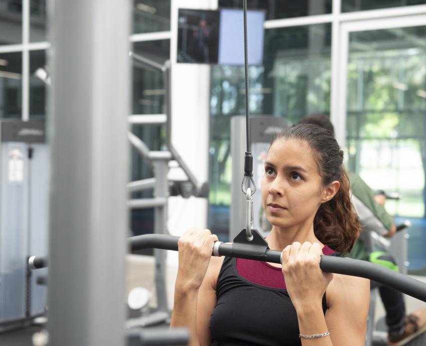Mayoría de gimnasios carecen de profesionales en la materia