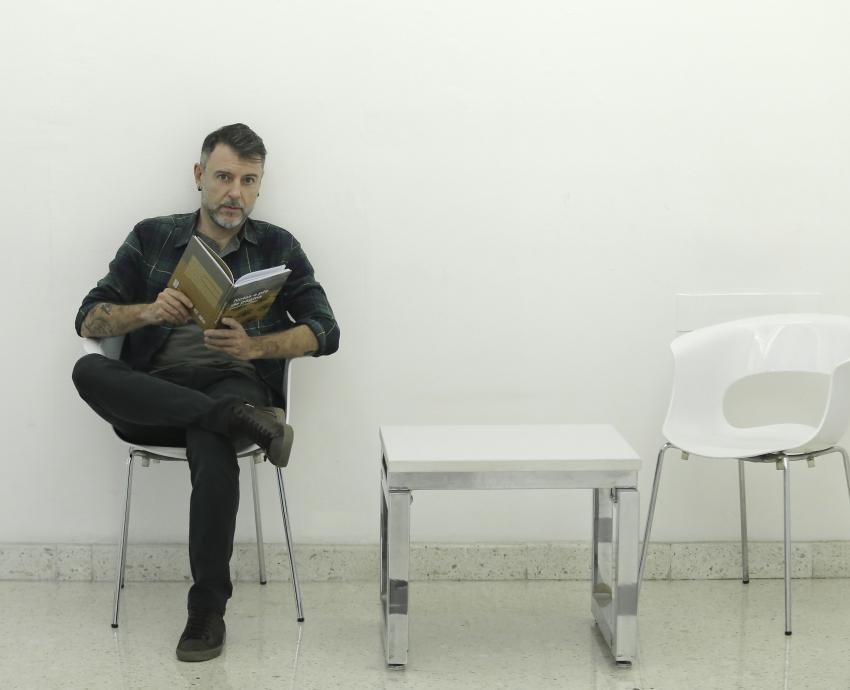 Reflexiones de vida y muerte en “Notas a pie de página. Crónicas para releer”