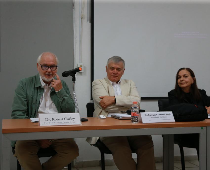 Reconocen cuatro décadas de investigadores del CUCSH