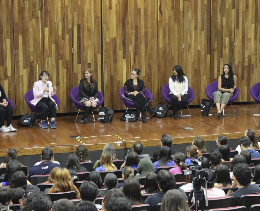 Animan a las jóvenes a romper brechas en la ciencia
