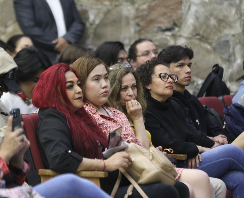 Animan a las jóvenes a romper brechas en la ciencia