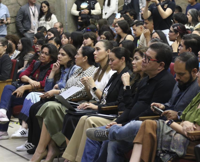 Animan a las jóvenes a romper brechas en la ciencia