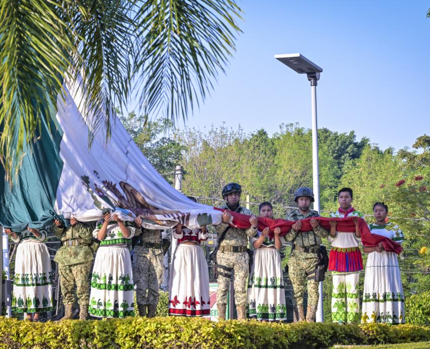 Celebra UdeG el Día de la Bandera con himno nacional en lengua wixárika 