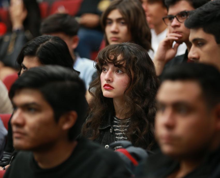 Comparte físico Luis A. Orozco complejidades de la mecánica cuántica