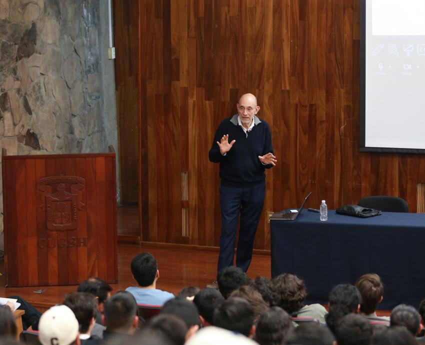 Comparte físico Luis A. Orozco complejidades de la mecánica cuántica