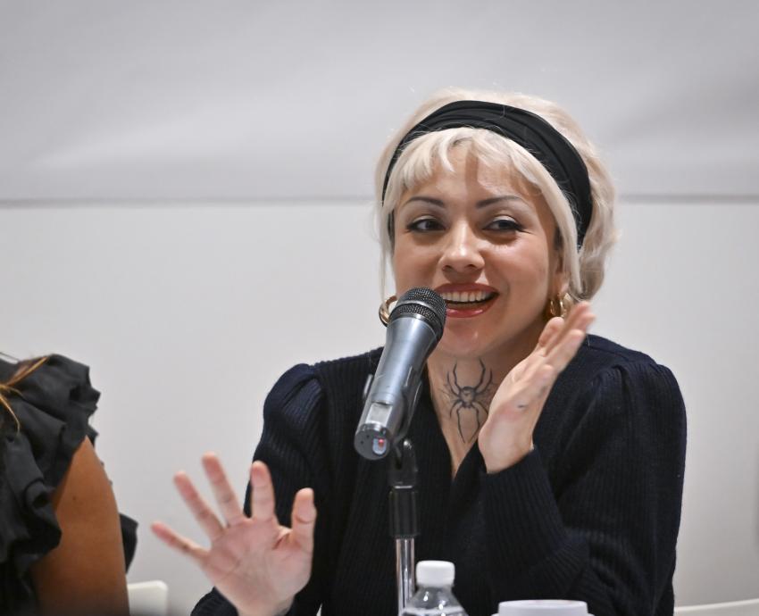 Violeta Parra y Mon Laferte: un puente artístico generacional 