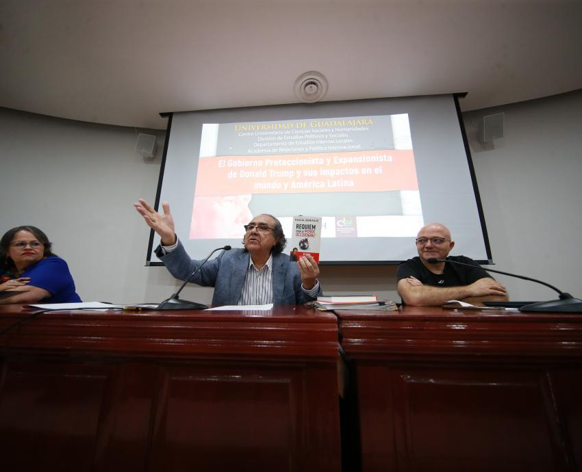 Debe reducir México dependencia económica de EUA: expertos del CUCSH