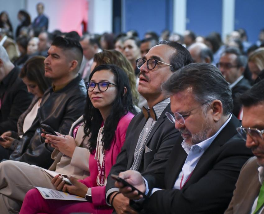 Debaten sobre políticas públicas para vivienda, en el CUCEA