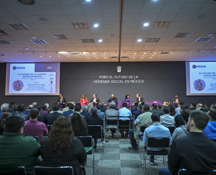Debaten sobre políticas públicas para vivienda, en el CUCEA