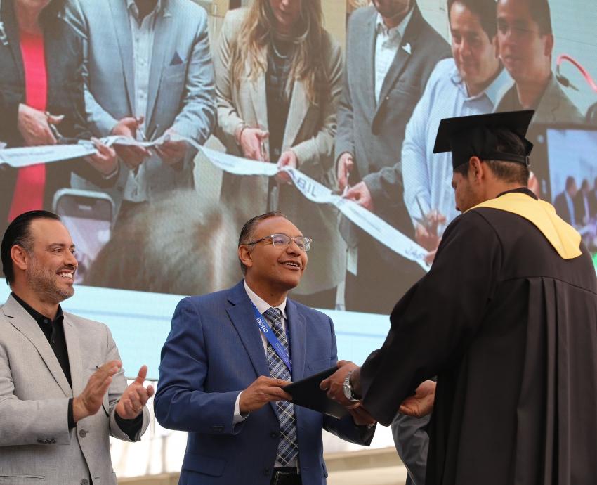 Egresa primera generación de Técnico Superior Universitario en Electrónica y pruebas