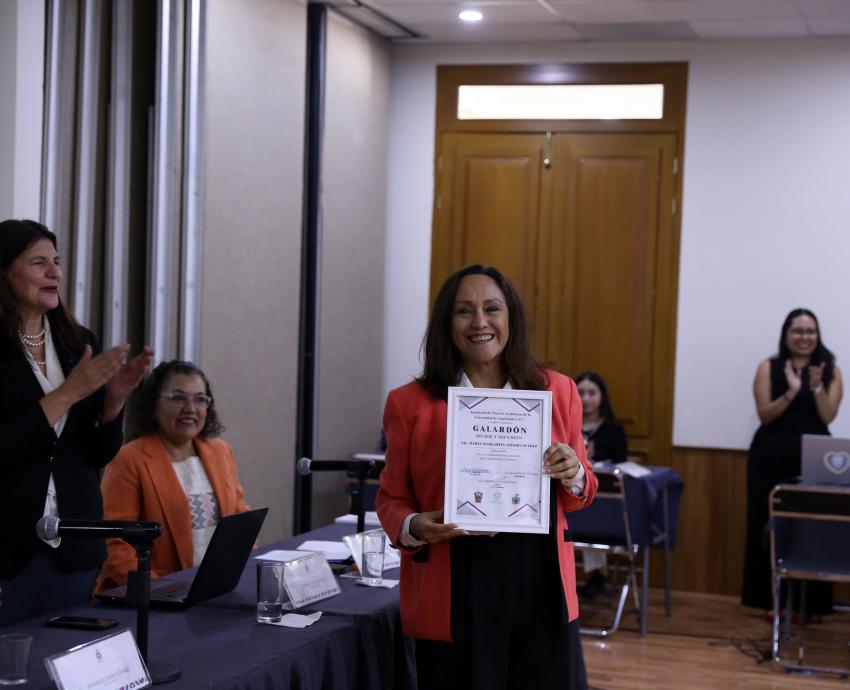 Reconocen trayectoria de destacadas mujeres universitarias