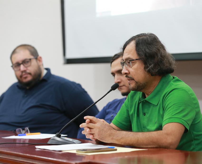 Debaten sobre el poder policial, la vigilancia y control social 