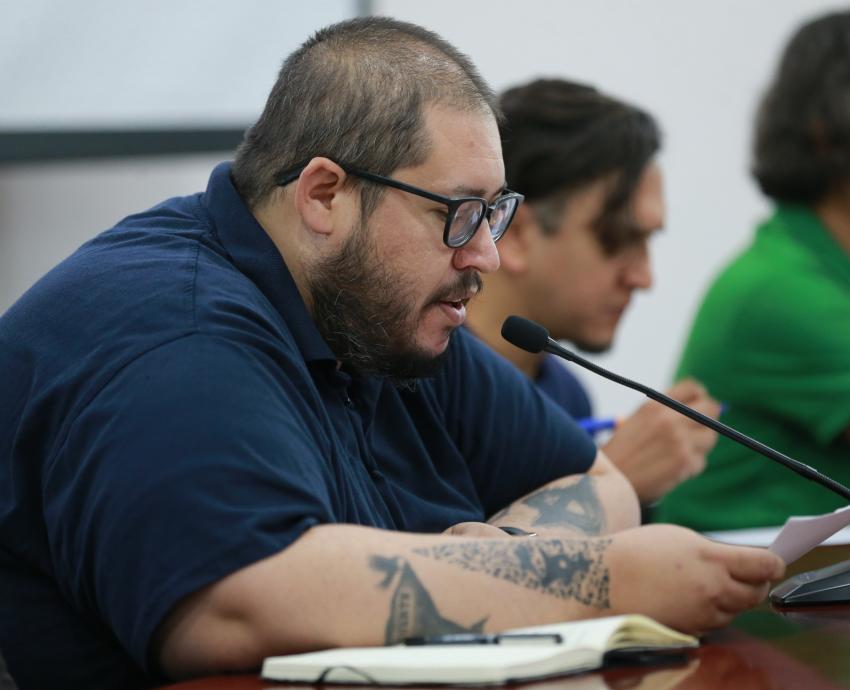 Debaten sobre el poder policial, la vigilancia y control social 