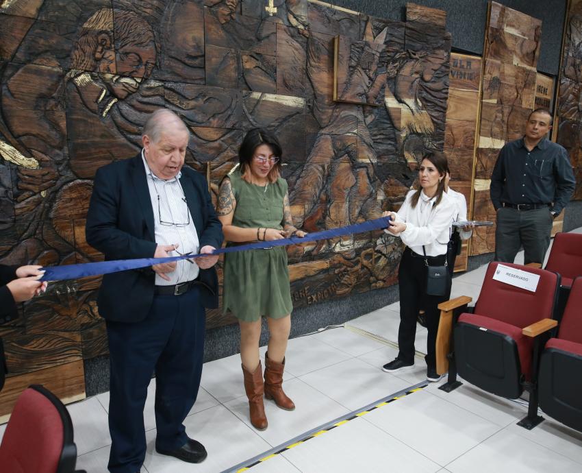 Inauguran mural sobre la reivindicación femenina en el auditorio Rosario Castellanos del CUCSH 