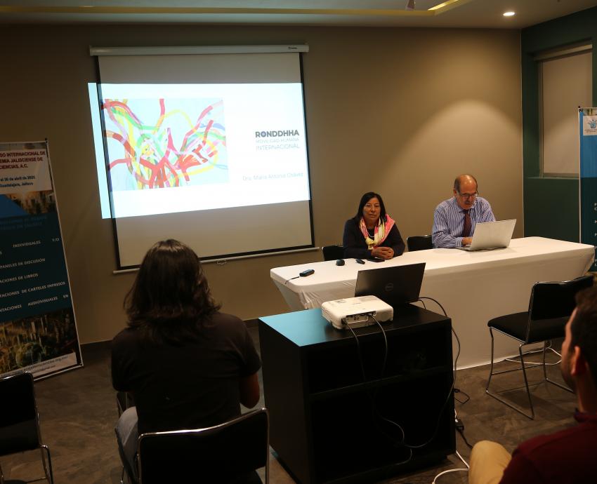 Presentan académicos publicación sobre migración y derechos humanos