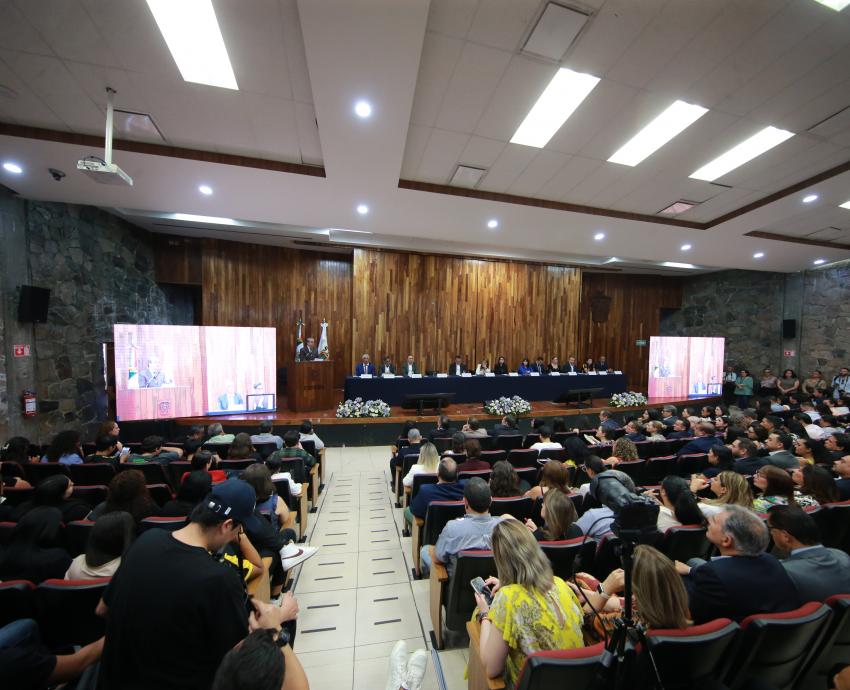 Mejorar el modelo híbrido, prioridad del Rector del CUGDL, Alberto Castellanos