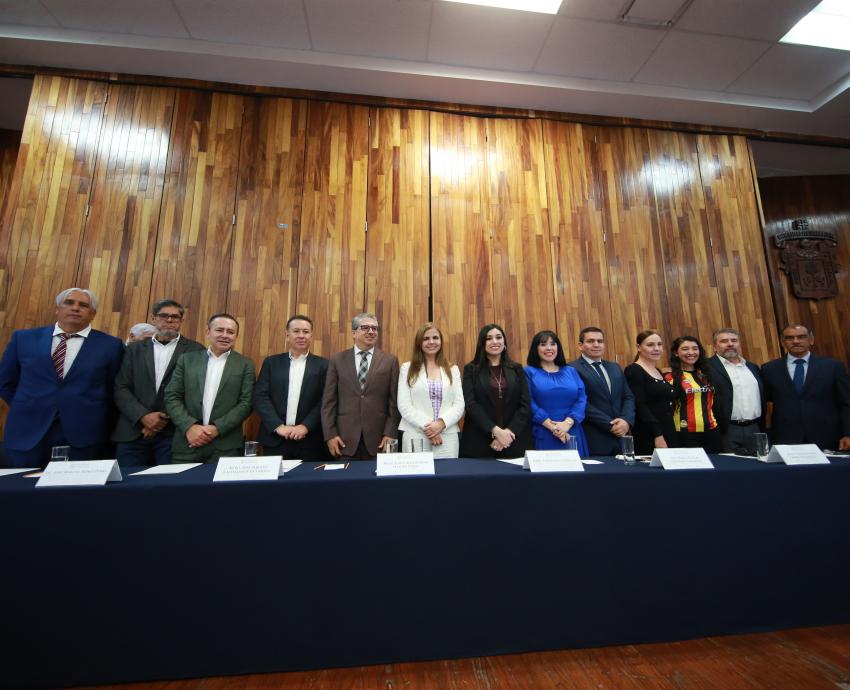 Mejorar el modelo híbrido, prioridad del Rector del CUGDL, Alberto Castellanos