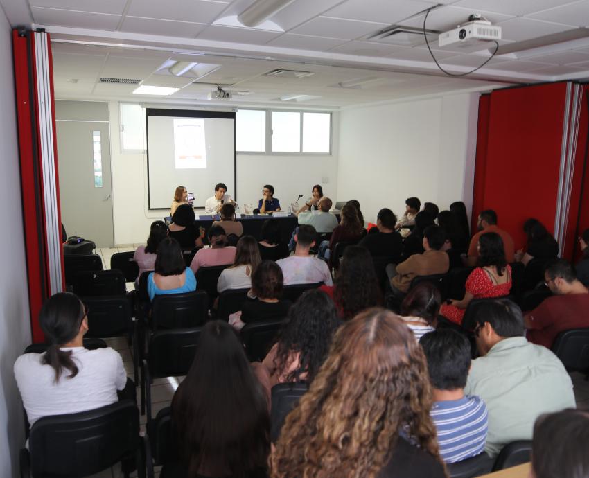 Presentan ensayo de poesía moderna en CUCSH