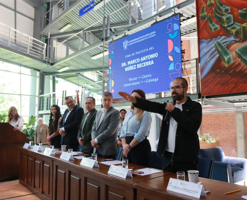 Rinde protesta el doctor Marco Antonio Núñez Becerra, nuevo Rector del CUCiénega