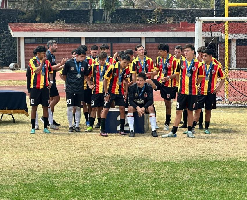 Gana la selección varonil de futbol asociación, medalla de plata en el Campeonato Nacional Universitario 2025