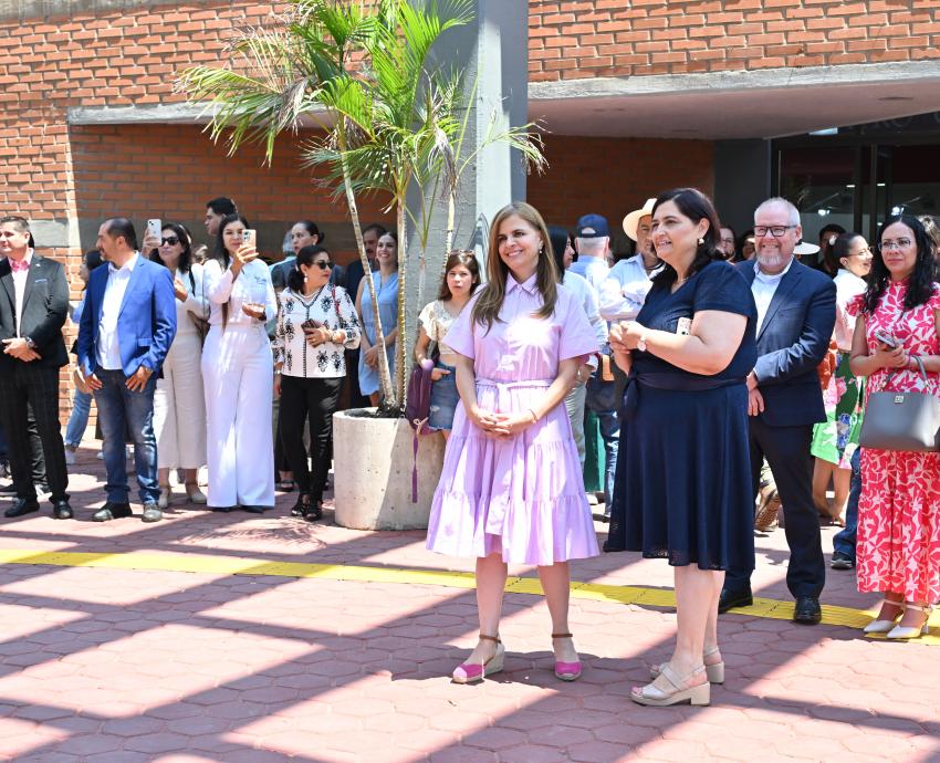 Ratifican a la maestra Ana María de la O Castellanos como Rectora del CUCSur