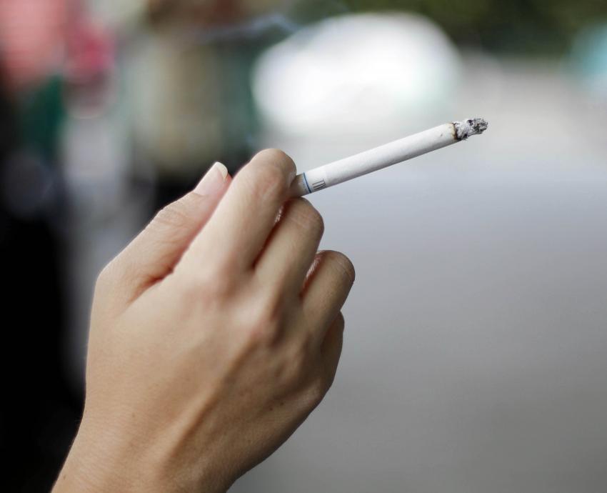 Advierten consumo de tabaco y cigarros electrónicos entre población joven