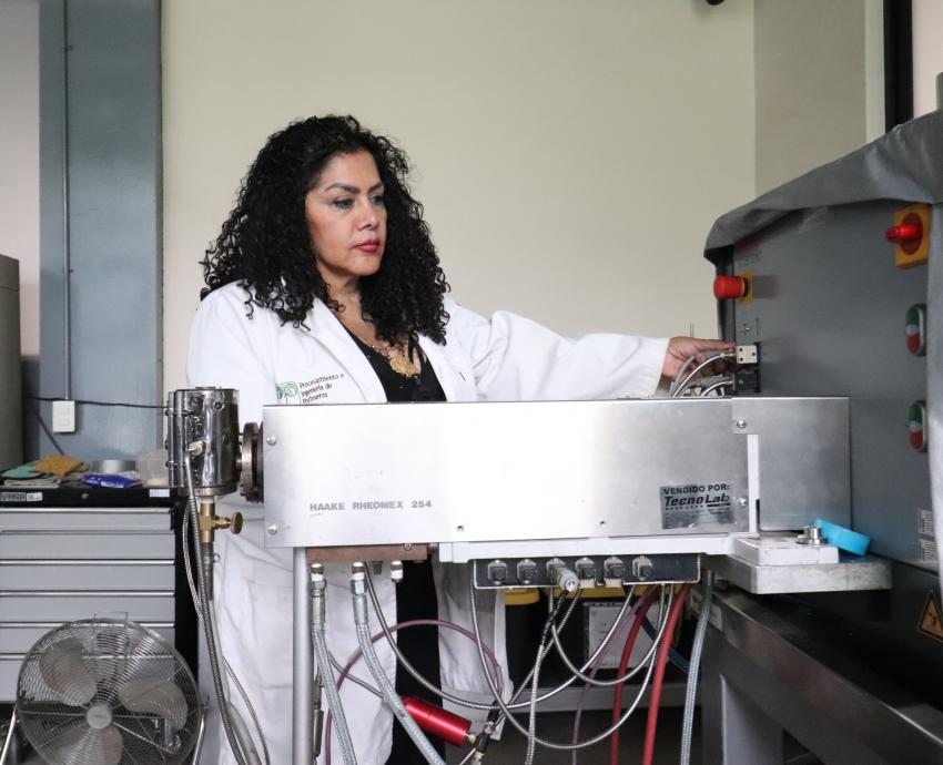 Reconocen a investigadora del CUCEI como “Ingeniera del Año”