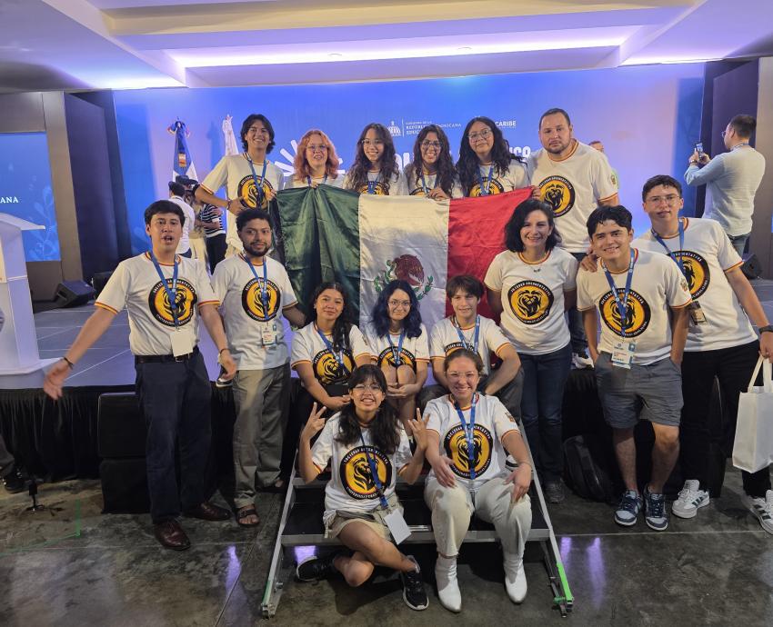 Participan universitarios en Mundial de Debate Universitario en español