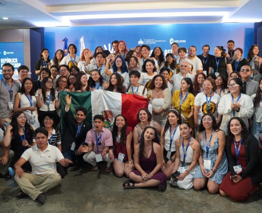 Participan universitarios en Mundial de Debate Universitario en español