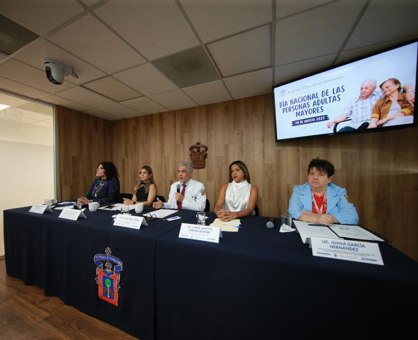 Enfrentan adultos mayores desafíos para una vejez digna
