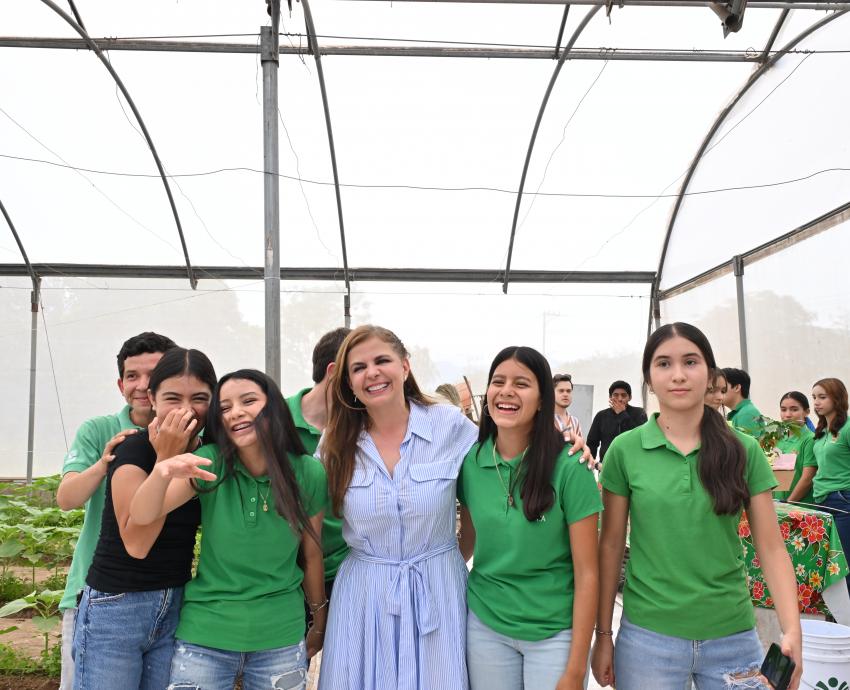 Rectora General recoge peticiones de prepas regionales durante segunda jornada de giras en Región Costa Sur