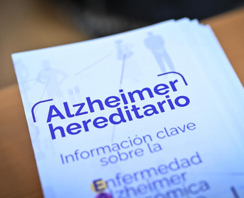 https://www.comsoc.udg.mx/galeria_de_imagenes/investigadoras-del-cucba-capacitan-cuidadores-de-personas-con-enfermedad-de