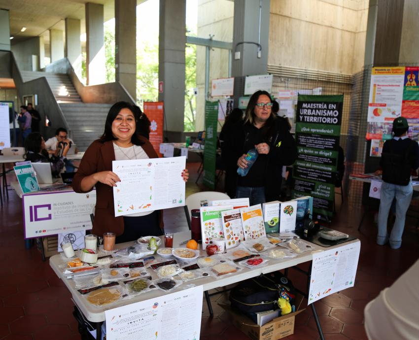 Charlan sobre investigación durante 2° Feria de Investigación y Posgrados Con (ciencia) creativa del CUAAD