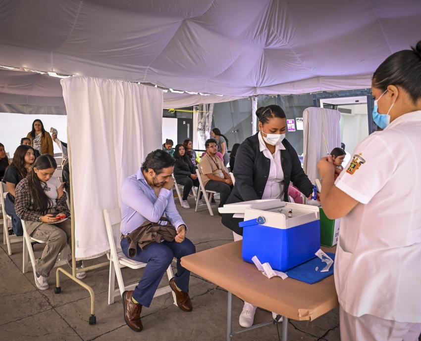 Inicia campaña de vacunación contra sarampión en la Universidad de Guadalajara 