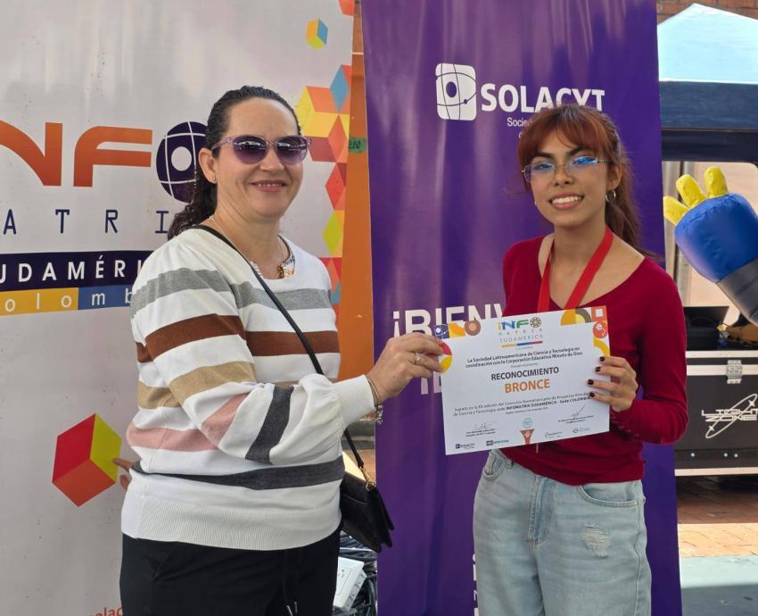 Conquistan alumnas de Preparatoria de UdeG Infomatrix 2025 en Bogotá, Colombia