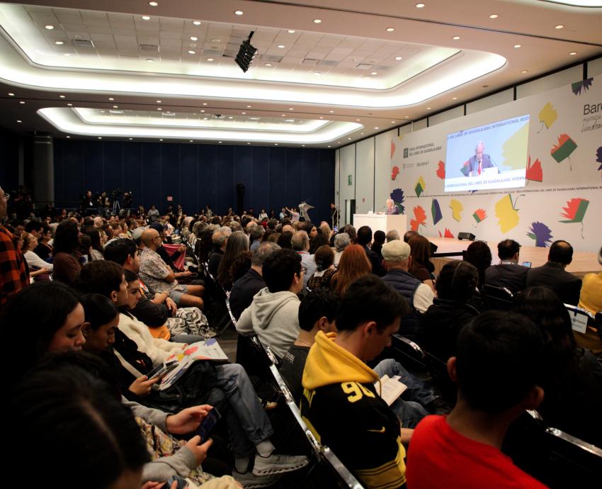 Historia, guerra civil y literatura de Eduardo Mendoza, en la apertura del Salón Carlos Fuentes, de la FIL