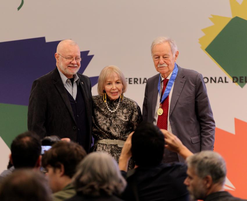 Historia, guerra civil y literatura de Eduardo Mendoza, en la apertura del Salón Carlos Fuentes, de la FIL