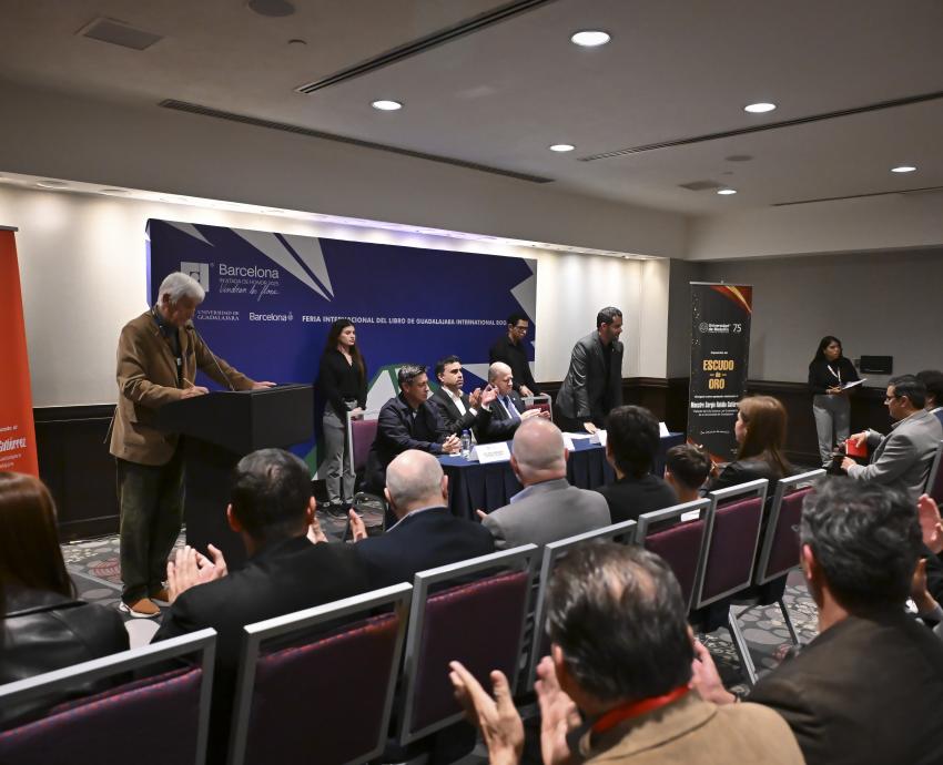 Reconocen al maestro Sergio Roldán Gutiérrez con la distinción Escudo de Oro