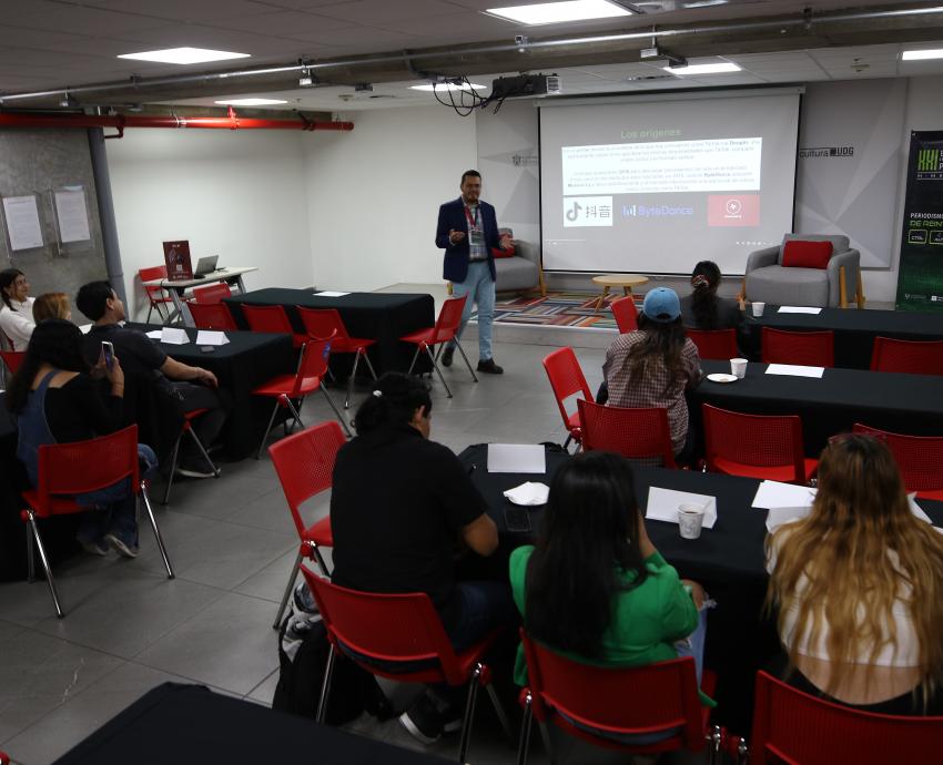 Ofrecen herramientas narrativas dentro del Encuentro Internacional de Periodistas 2025