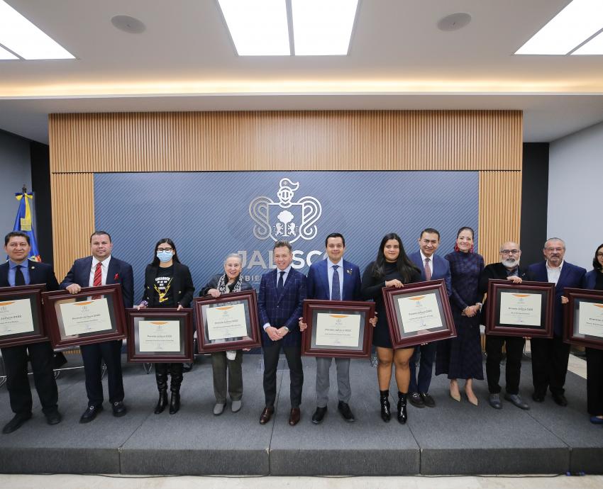 Gobierno estatal reconoce a universitarios con Premio Jalisco 2025