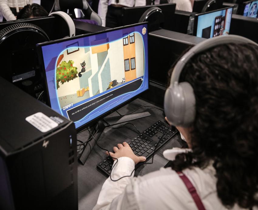 Con videojuegos y novelas gráficas, alumnos del CUAAD enseñan sobre ciberseguridad 