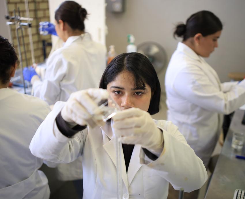 Regresarán a clases este lunes 341 mil 617 alumnas y alumnos de la UdeG 