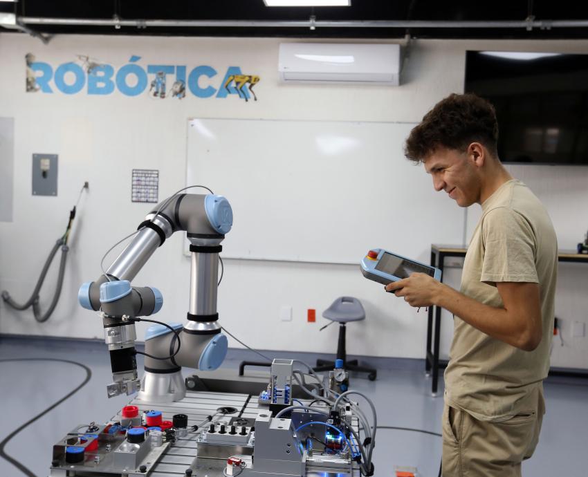 Regresarán a clases este lunes 341 mil 617 alumnas y alumnos de la UdeG 