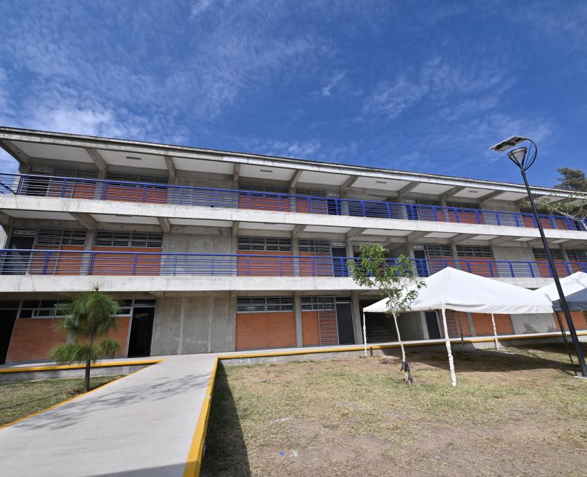 Rectora General inaugura 11 nuevas aulas en Preparatoria de Tuxpan 