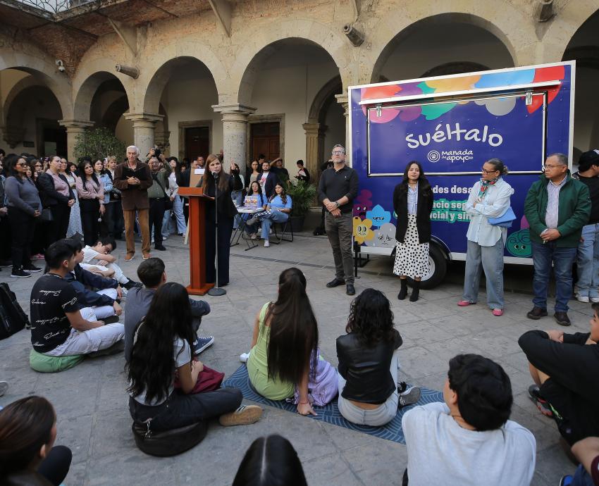 Cuando la universidad escucha: UdeG presenta “Suéltalo”, la unidad móvil de salud mental