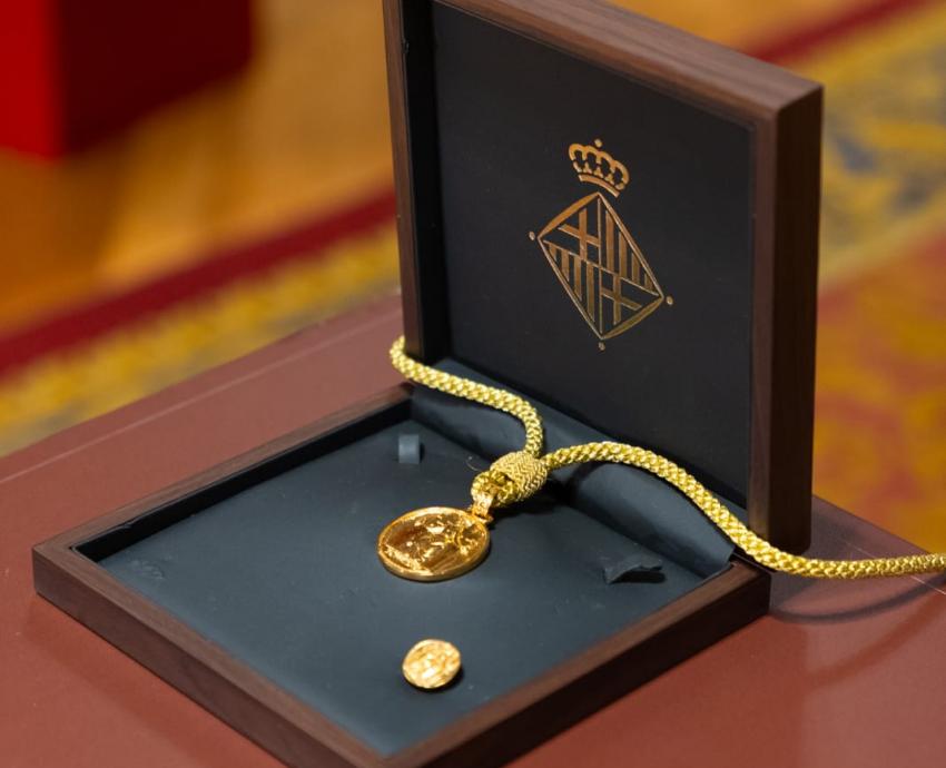 Distinguen a Marisol Schulz con la Medalla de oro al Mérito cultural en Barcelona