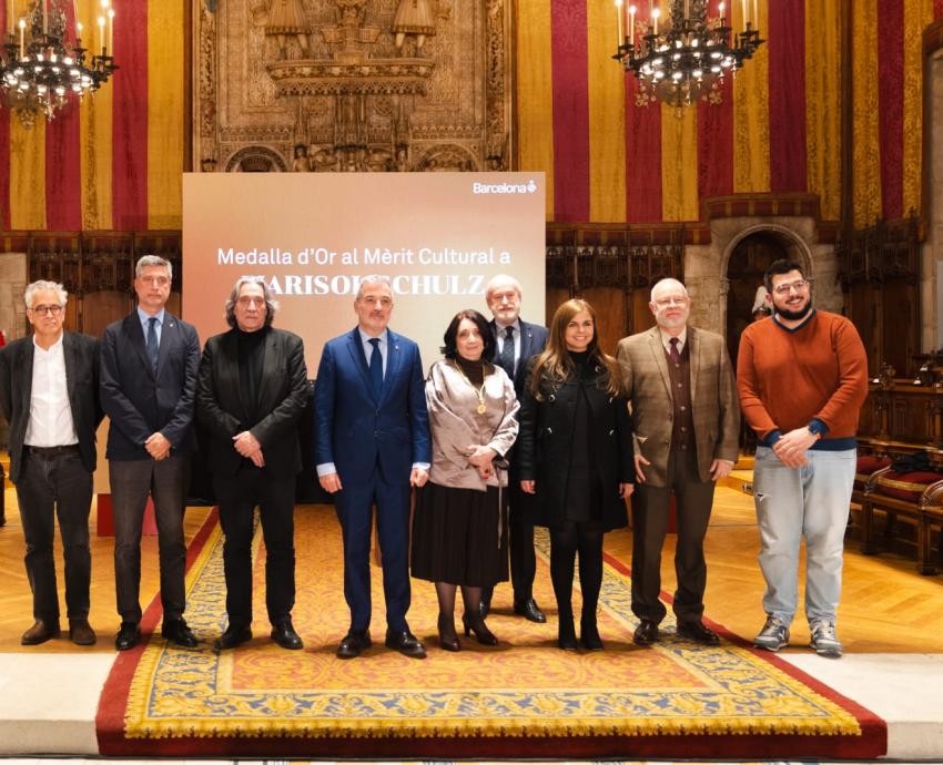 Distinguen a Marisol Schulz con la Medalla de oro al Mérito cultural en Barcelona