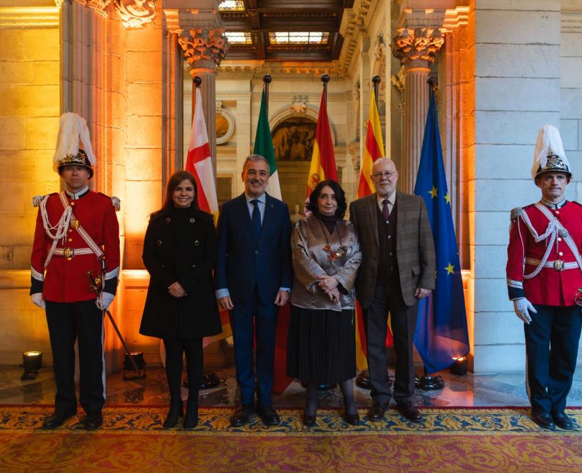 Distinguen a Marisol Schulz con la Medalla de oro al Mérito cultural en Barcelona